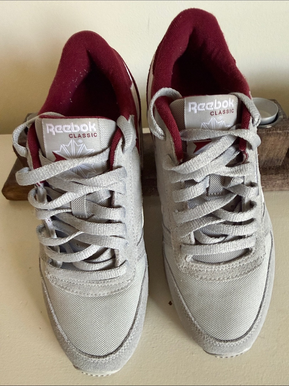 Reebok Classic Low-Top Sneakers in Light Gray with Burgundy Linings